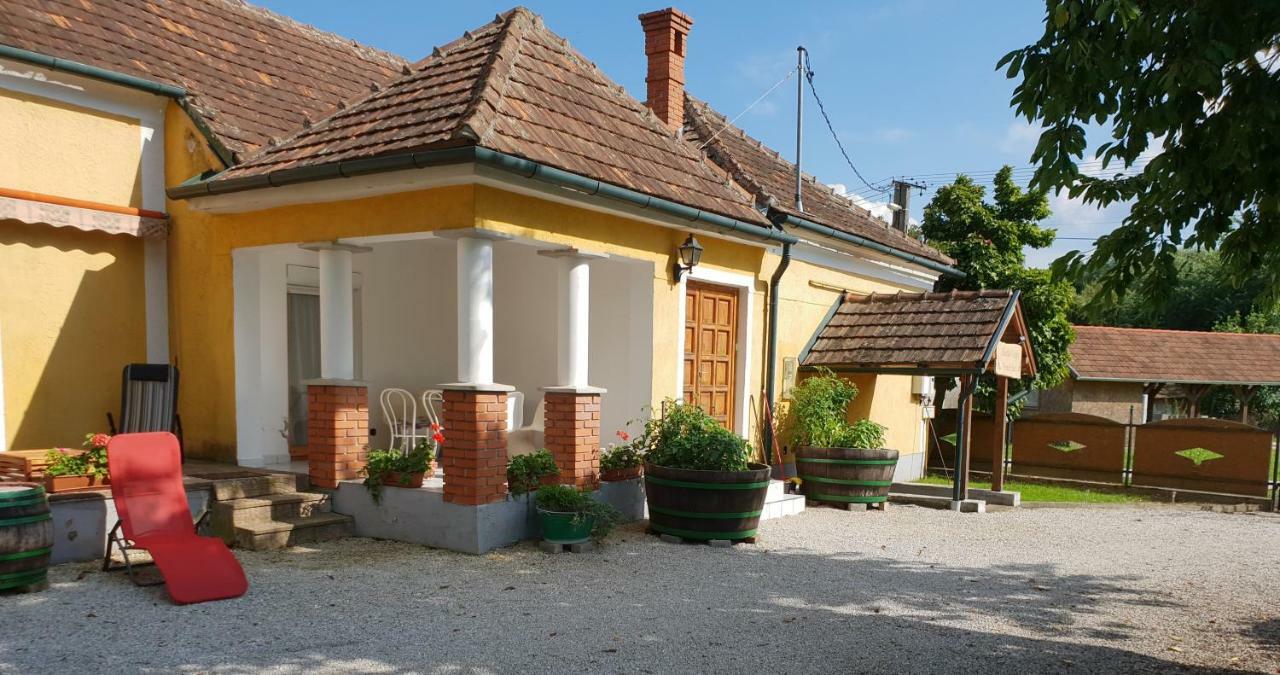 Kerka-Voelgyi Vendeghaz Hotel Kerkaszentkiraly ภายนอก รูปภาพ